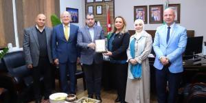 جامعة البترا تكرم خريجتها الدكتورة بسمة عثمان لتميزها المهني والأكاديمي - الكويت الاخباري