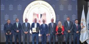 وزير الاستثمار يسلم 6 رخص ذهبية جديدة لعدد من المشروعات الاستثمارية - الكويت الاخباري
