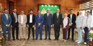 رئيس جامعة المنوفية يكرم الفائزين بالمركز الأول في المسابقة العالمية Hult Prize - الكويت الاخباري