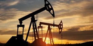 النفط يرتفع والذهب يخسر عقب التفاهم التجاري بين أميركا والصين - الكويت الاخباري