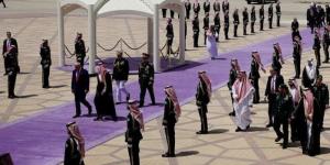 ما سر استخدام السجاد البنفسجي المفروش لاستقبال ترامب بالرياض بدلا من الأحمر؟ - الكويت الاخباري