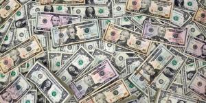 الدولار يتمسك بمكاسبه واليوان يقفز بعد اتفاق التجارة بين أمريكا والصين - الكويت الاخباري