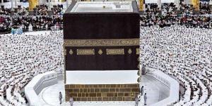 لماذا يطوف المسلمون حول الكعبة بعكس اتجاه عقارب الساعة؟.. اعرف الحكمة - الكويت الاخباري