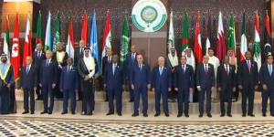 صورة تذكارية تجمع رؤساء الوفود المشاركة بالقمة العربية الـ34 - الكويت الاخباري