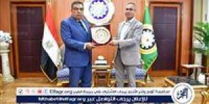 محافظ الدقهلية يكرّم وكيل الري المنتقل ويثمن جهوده - الكويت الاخباري