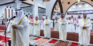 أمير المنطقة الشرقية ونائبه يؤديان صلاة عيد الأضحى - الكويت الاخباري
