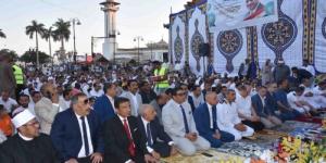 محافظ الأقصر يؤدى صلاة عيد الأضحى المبارك بساحة سيدي أبو الحجاج وسط جموع المصلين - الكويت الاخباري