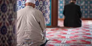 هل يجوز قصر الصلاة أو جمعها بدون عذر؟ الإفتاء تجيب - الكويت الاخباري