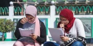 طلاب الثانوية العامة "النظام القديم" يتوافدون على اللجان لآداء التفاضل والتكامل - الكويت الاخباري