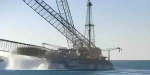 وزراء الصحة والبترول والعمل يتابعان تداعيات حادث غرق بارجة بحرية بخليج السويس - الكويت الاخباري