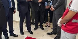 وزيرا الصحة والطيران يتفقدان عيادات الحجر وأجهزة إزالة الرجفان القلبي بمطار القاهرة - الكويت الاخباري