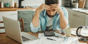 7 طرق للتعامل بذكاء مع الأزمات المالية - الكويت الاخباري