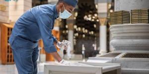 (2,700) لتر من المعقمات لتطهير المسجد النبوي لاستقبال المصلين الجمعة - الكويت الاخباري