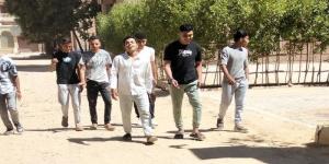 امتحان الجغرافيا جاء سهلاً.. ارتياح بين طلاب الثانوية الأزهرية بالفيوم - الكويت الاخباري