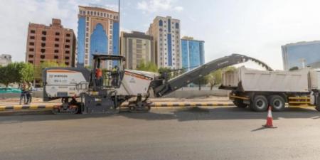 صور.. تنفيذ برنامج متكامل لصيانة وتأهيل الطرق استعدادًا للحج - الكويت الاخباري