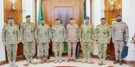 وكيل الحرس الوطني والملحق العسكري السعودي بحثا تعزيز التعاون - الكويت الاخباري