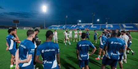 اجتماع عاجل من الشلهوب مع لاعبي الهلال قبل مباراة الرائد - الكويت الاخباري