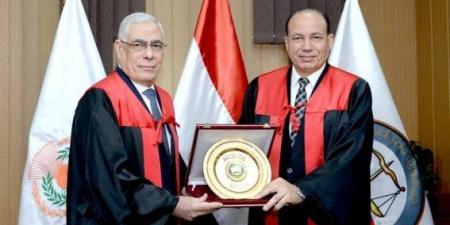 منح الدكتوراه الفخرية للنائب العام من جامعة المنصورة تقديرًا لإسهاماته في دعم العدالة - الكويت الاخباري