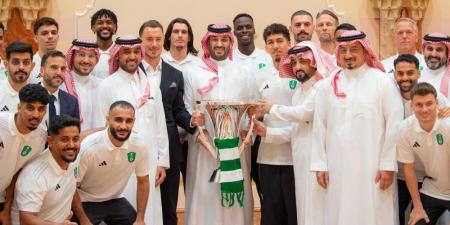 ولي العهد يستقبل وزير الرياضة ورئيس الاتحاد السعودي لكرة القدم ورئيس وأعضاء مجلس إدارة النادي ⁧‫الأهلي‬⁩ والجهازين الفني والإداري ولاعبي فريق كرة القدم بمناسبة تحقيقهم بطولة دوري أبطال آسيا للنخبة 2025 - الكويت الاخباري