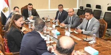 وزير الإسكان يلتقي ممثل شركة The Bench العالمية لبحث التعاون المشترك بشأن جذب المستثمرين في مجال الفندقة - الكويت الاخباري
