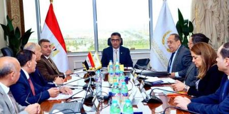 وزير التموين يجتمع برئيسي شركتي ”النيل” و”الإسكندرية” للمجمعات الاستهلاكية - الكويت الاخباري