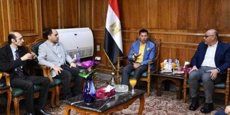 وزير الشباب والرياضة ومحافظ القليوبية يجتمعان مع نواب البرلمان لبحث تطوير القطاع بالمحافظة - الكويت الاخباري