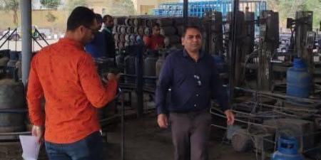 ضبط نقص في أوزان أسطوانات البوتاجاز المنزلية بأحد مصانع التعبئة بالمنيا - الكويت الاخباري