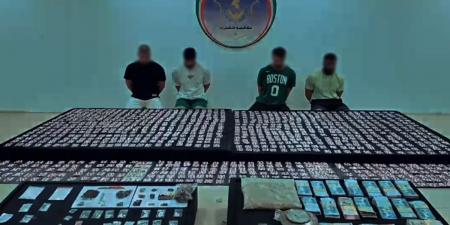 «الداخلية»: ضبط 4 أشخاص بحوزتهم مواد مخدرة - الكويت الاخباري