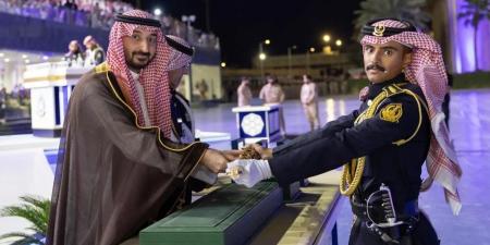 وزير الحرس الوطني يرعى حفل تخريج دفعتين من دورة تأهيل الضباط وكلية الملك خالد - الكويت الاخباري