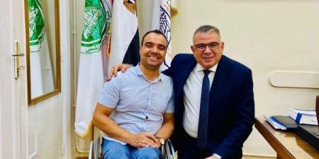 تجارة عين شمس: البطل العالمي هيثم عبد الشافي رمزا للإصرار ومصدر إلهام - الكويت الاخباري