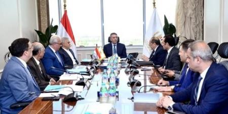 نائب وزير التموين يجتمع مع الشركة المصرية للحوم والدواجن لمتابعة استعدادات عيد الأضحى - الكويت الاخباري