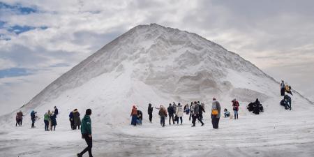 جبال الملح ببورفؤاد جمال ناصع يخفي كنزًا اقتصاديًا وسياحيًا - الكويت الاخباري