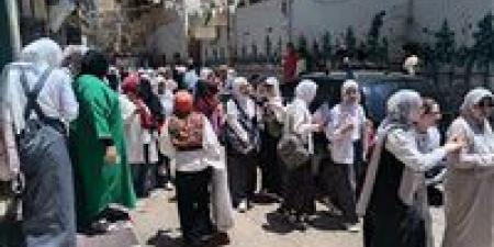 طلاب الاعدادية بالفيوم: اللغة العربية والدين فى مستوى الطالب العادى والبوكليت أفضل من الأمتحان العادى - الكويت الاخباري