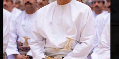 السلطان هيثم يؤدى صلاة العيد بمسجد السلطان قابوس بعُمان.. صور - الكويت الاخباري
