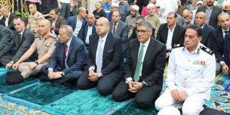 محافظ الجيزة يؤدي صلاة عيد الأضحى المبارك بساحة مسجد مصطفى محمود - الكويت الاخباري
