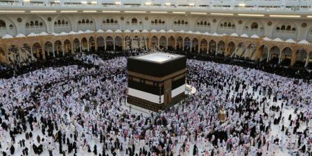 الحجاج يبدؤون رمي الجمرات في أول أيام عيد الأضحى - الكويت الاخباري