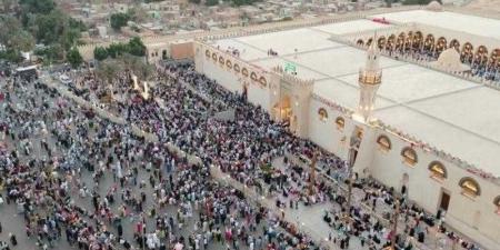 الآلاف يؤدون صلاة عيد الأضحى المبارك في مسجد عمرو بن العاص - الكويت الاخباري