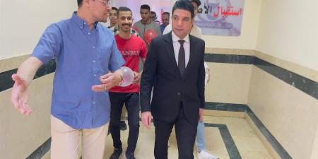نائب محافظ سوهاج يشارك الأطفال فرحتهم بعيد الأضحى بمركز الأورام - الكويت الاخباري