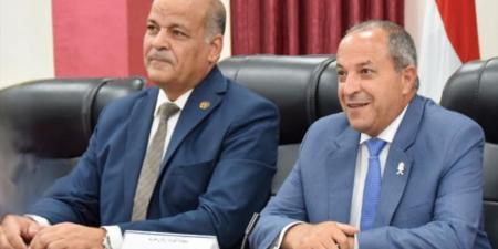 محافظ بورسعيد يتفقد غرفة عمليات امتحانات الثانوية العامة - الكويت الاخباري