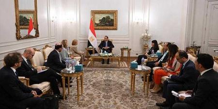 رئيس الوزراء يلتقي نائب رئيس بنك الاستثمار الأوروبي والوفد المرافق لها - الكويت الاخباري