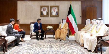 وزير الخارجية الكويتي يتسلم نسخة من أوراق اعتماد سفير سنغافورة الجديد لدى البلاد - الكويت الاخباري