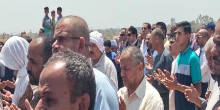 سوهاج تودع «محمد عبد الباري»: جنازة مهيبة لمدير العلاقات العامة بحضور نائب المحافظ - الكويت الاخباري