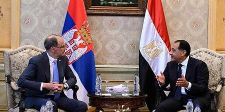 رئيس الوزراء يستقبل رئيس وزراء صربيا بمطار القاهرة الدولي - الكويت الاخباري