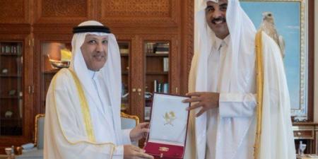 أمير قطر يمنح سفير الكويت في الدوحة وسام (الوجبة) - الكويت الاخباري