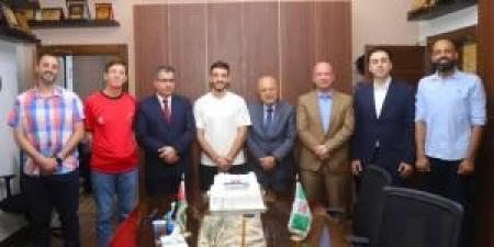 جامعة البترا تكرّم طالبها ولاعب المنتخب خالد زكريا احتفاءً بالتأهّل إلى كأس العالم - الكويت الاخباري