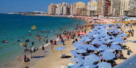 مع ارتفاع درجات الحرارة.. شواطئ الإسكندرية كامل العدد - الكويت الاخباري