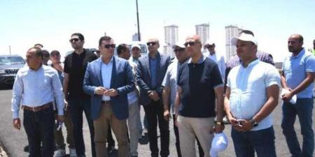 وزير الإسكان يتفقد كوبرى C19 والمدينة التراثية والمنطقة الشاطئية بمدينة العلمين الجديدة - الكويت الاخباري