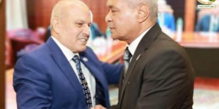 رئيس النيابة الإدارية يهنئ المستشار محمد الشناوي بتعيينه رئيسًا للهيئة - الكويت الاخباري