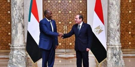 الرئيس السيسي يستقبل رئيس مجلس السيادة السوداني - الكويت الاخباري