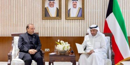 وزير الخارجية الكويتي يتسلم رسالة خطية من نظيره الإيراني تتصل بعلاقات البلدين والمستجدات الإقليمية والدولية - الكويت الاخباري